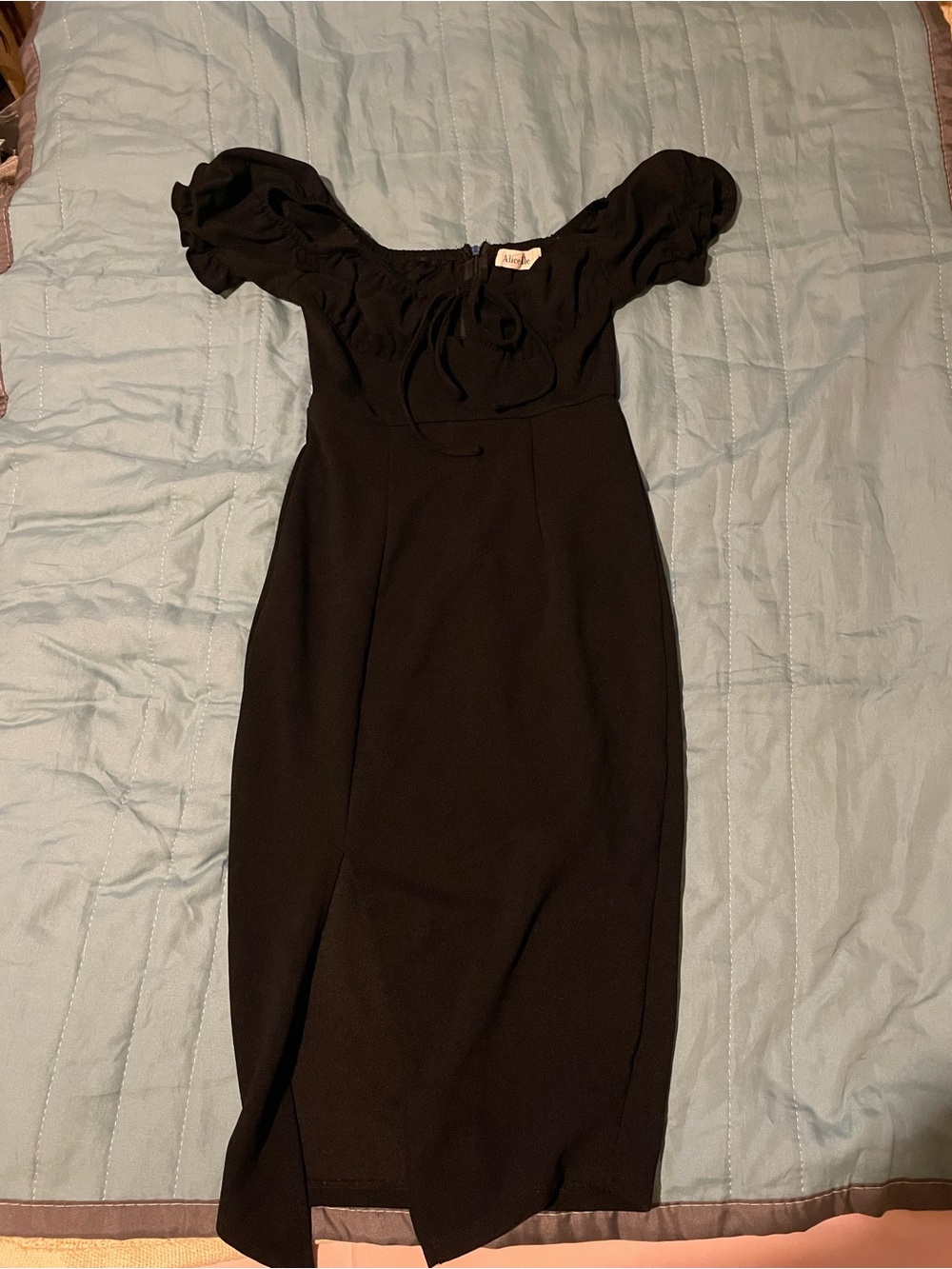 Chic Black Off-Shoulder Midi Dress with Puff Sleeves